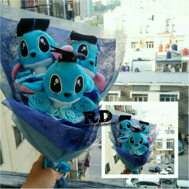 KADO HADIAH WISUDA BUKET BUNGA BONEKA HAND BOUQUET DORAEMON PANDA POOH RILAKUMA STITCH