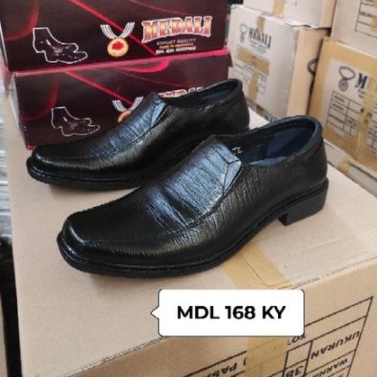 Sepatu pantofel kulit pria kantor,,sepatu kerja formal tampil lebih keren