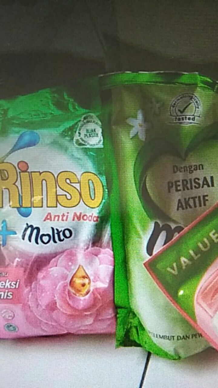 Rinso Anti Noda + Molto Rose Fresh 770g Deterjen Bubuk 770 Gr