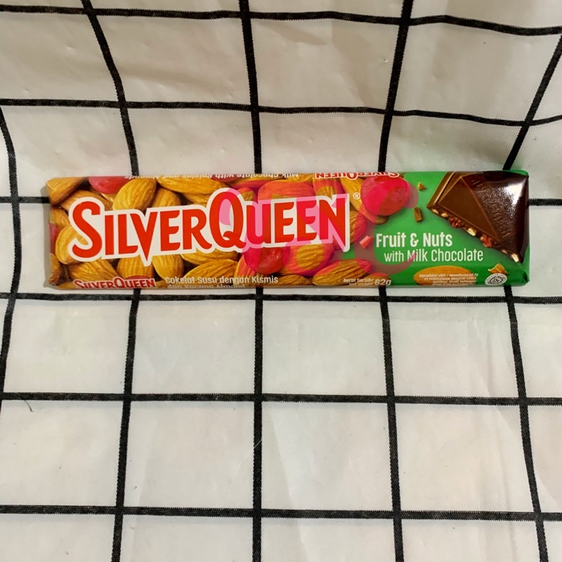 

Cokelat Silverqueen Fruit & Nuts with Milk Chocolate 62 gr / Coklat / Cokelat / Silver Queen / Susu / dengan / Kismis / Kacang Almond