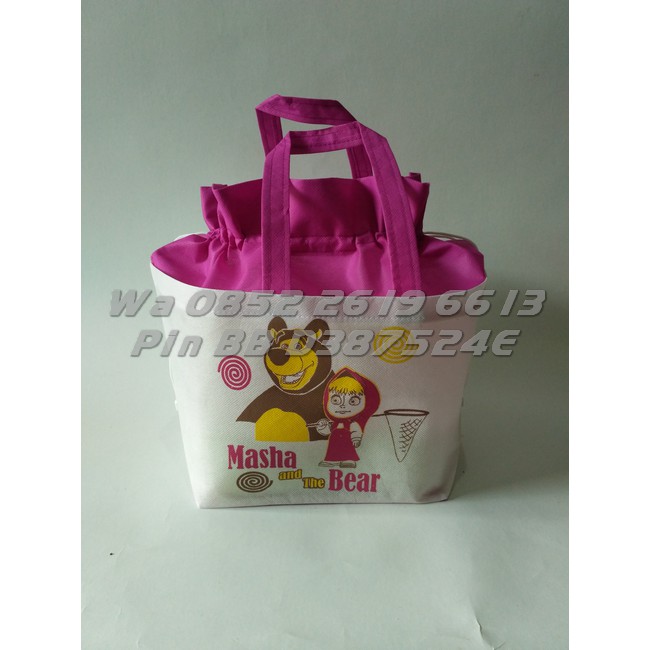 

Tas Ulang Tahun Anak Kartun MASHA AND THE BEAR | Tas Serut Box Nasi Ukuran 20x20cm