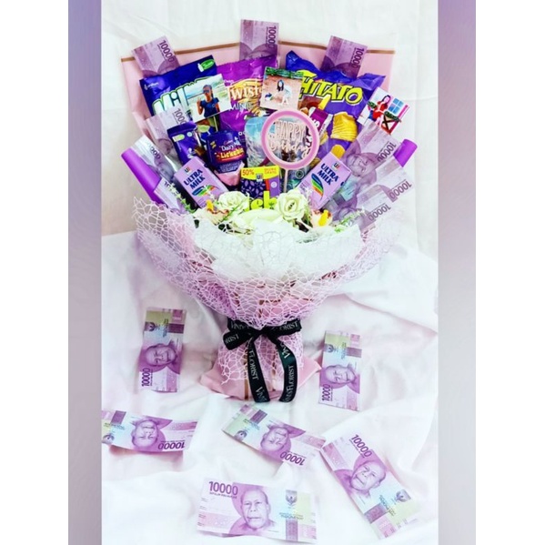 

money and snack bouquet