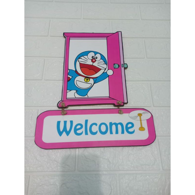 pajangan pintu doraemon