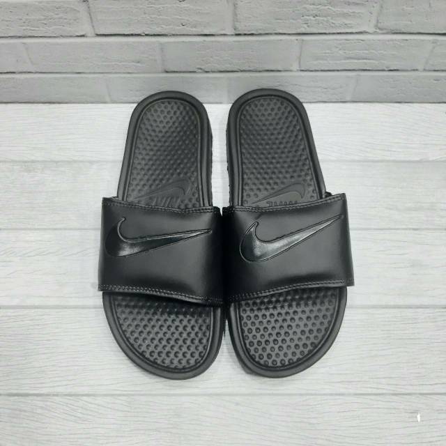 nike benassi slide black white