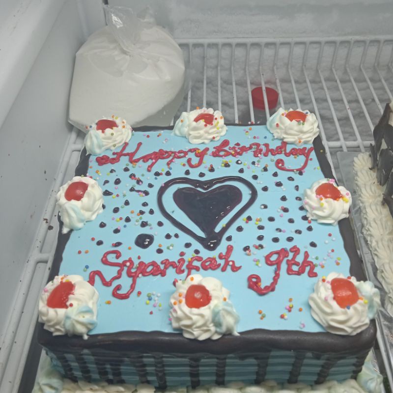 

KUE ULANG TAHUN BLUE 1