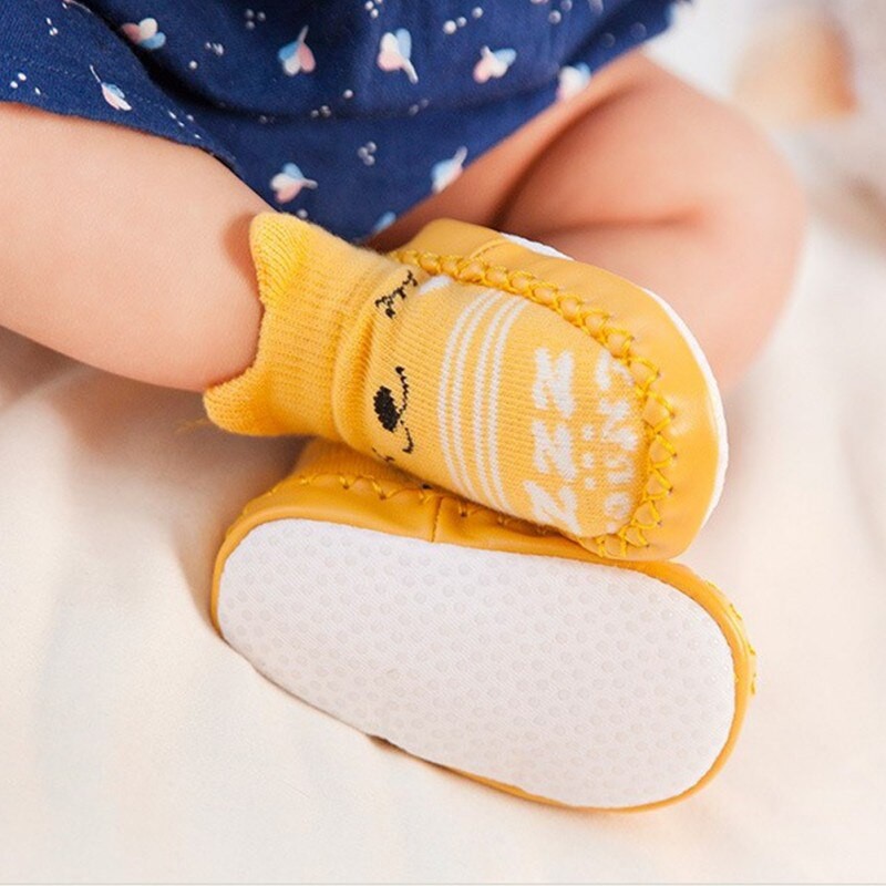 Sepatu Bayi Prewalker / Kaos Kaki Bayi Anti Slip