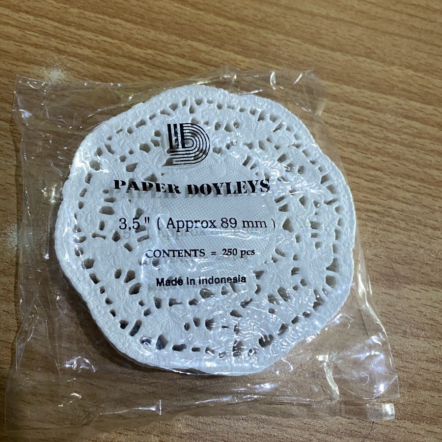 

Doyley paper 3,5 inch round white doiley / kertas renda 8.75 cm