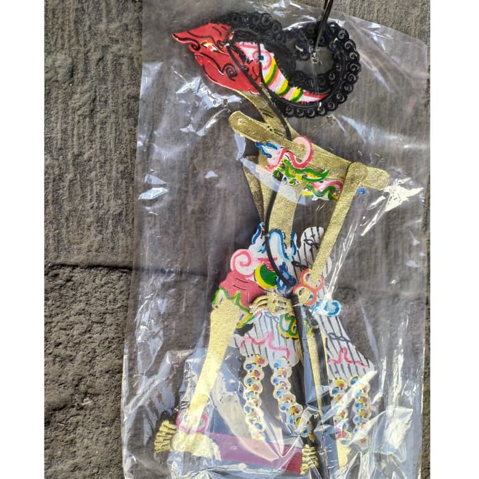 

KERAJINAN WAYANG KULIT WISANGGENI MUKA MERAH UKURAN BESAR 40x20 cm