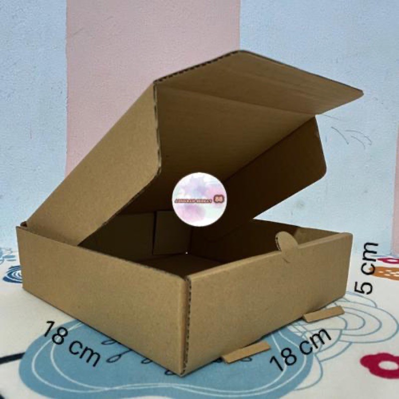 

KARDUS / BOX PIZZA / KUE / ROTI / KAOS Uk. 18x18x5cm