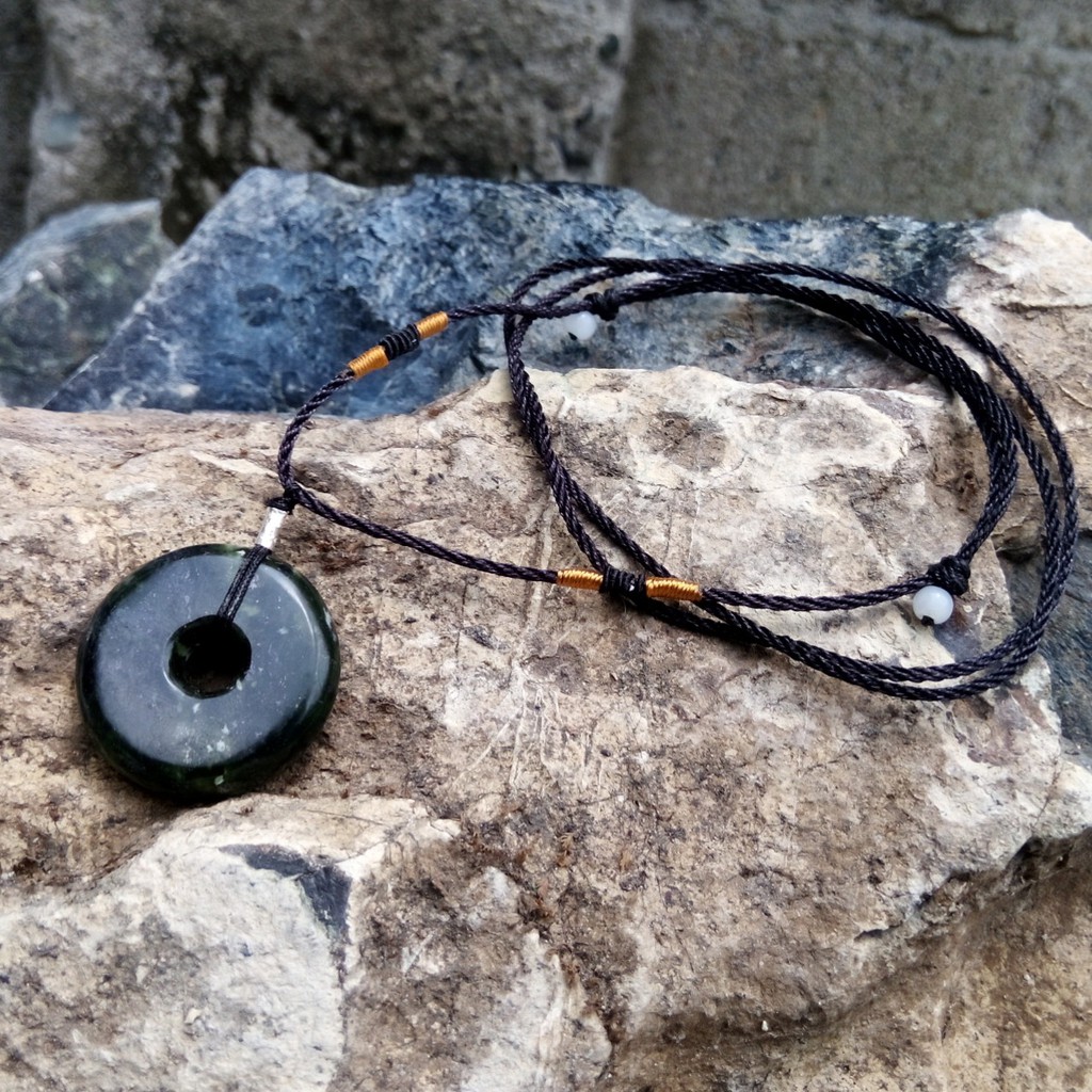 Kalung Liontin Giok Black Jade Aceh Terapi Donat