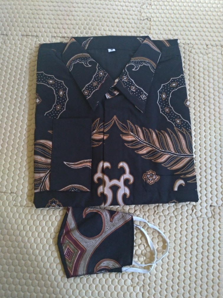 Kemeja Batik Pria Lengan Panjang Lapis Furing Hitam Merah Hijau Krisna