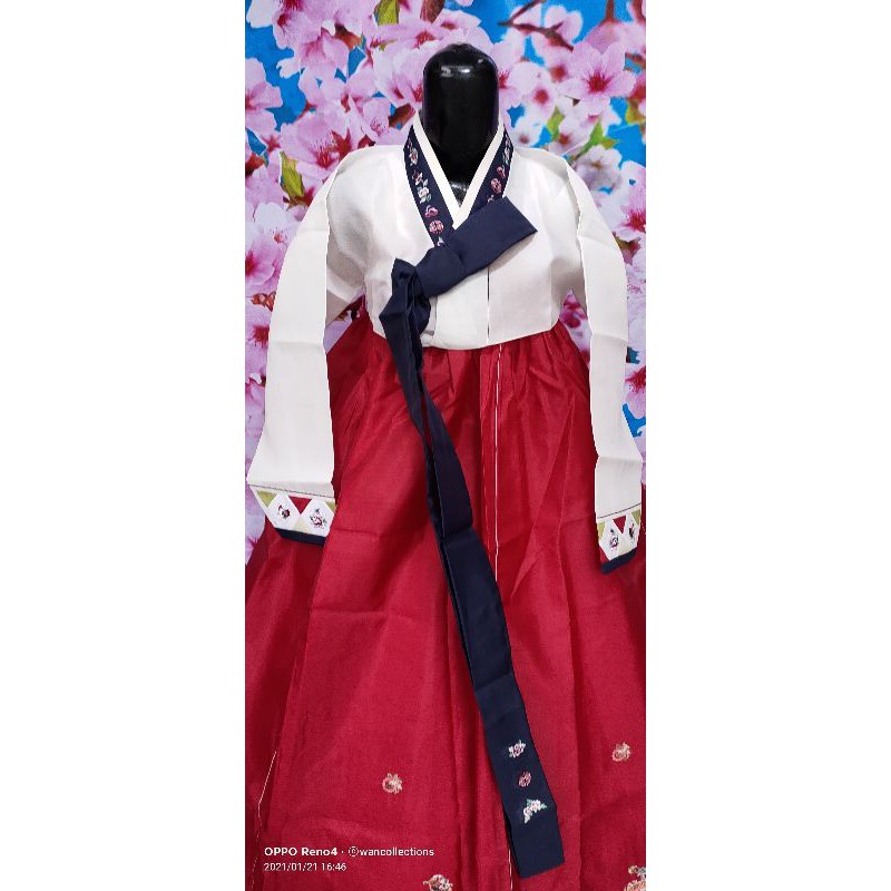 Hanbok merah