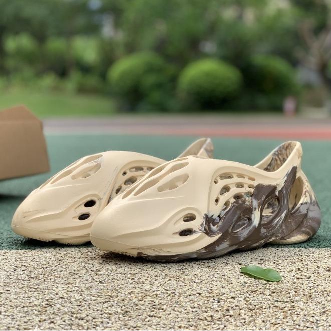 yeezy foam runner harga