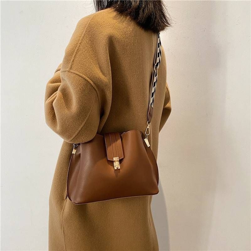 betty bag import-sling bag wanita import-sling bag wanita kekinian