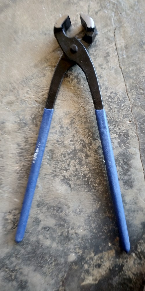 Tang Kakaktua Bison 10 / Gegep Catut Cabut Paku / Tower Pincher