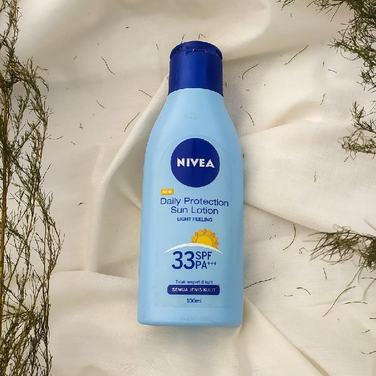 NIVEA Daily Protection Sun Body Lotion SPF 33 PA+++ 100 ml (Sunblock + Lotion yang Melembabkan) - Skincare Body Care Tabir Surya Sunblok Sunscreen Tubuh Handbody Kulit Handbody Hanbody Hand Body Handbodi Hanbodi Bosy Serum Losion Hand Bodi Han Bodi Tangan