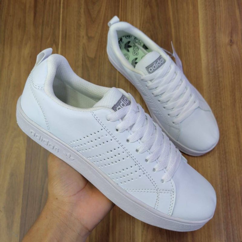 Sepatu Sneakers Sneaker Adidas Smith Tali Warna Putih White Polos Casual Kasual Pria Cowok Dewasa Import Terbaru  Keren Berkualitas Bisa Cod Buat Jalan-Jalan / Kerja Kekinian / Trendy Terlaris Murah Model Outdoor Yang Ringan Size Ukuran 40 41 42 43 44