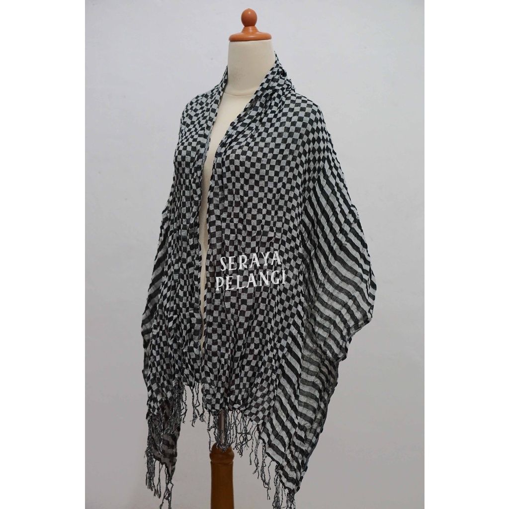 Pashmina Crinkle Poleng | Motif Catur | Hitam Putih | Pasmina | Selendang | Scarf | Syal | Shawl | Souvenir | Hadiah Ulang Tahun | Birthday Gift | Aksesoris Fashion | Import Quality | Grosir Murah | Selendang Bali