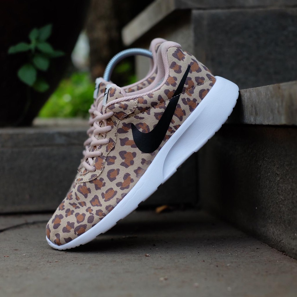 nike tanjun leopard print