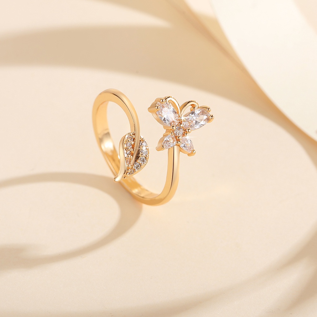 Y694【Barang spot】Cincin Baja Titanium Emas Berlian Kupu-kupu Wanita Fashion Perhiasan Kristal Pertunangan Kupu Rings