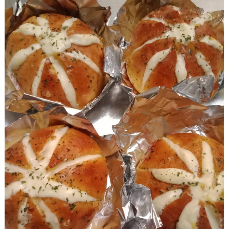 

Korean garlic creamcheese bread