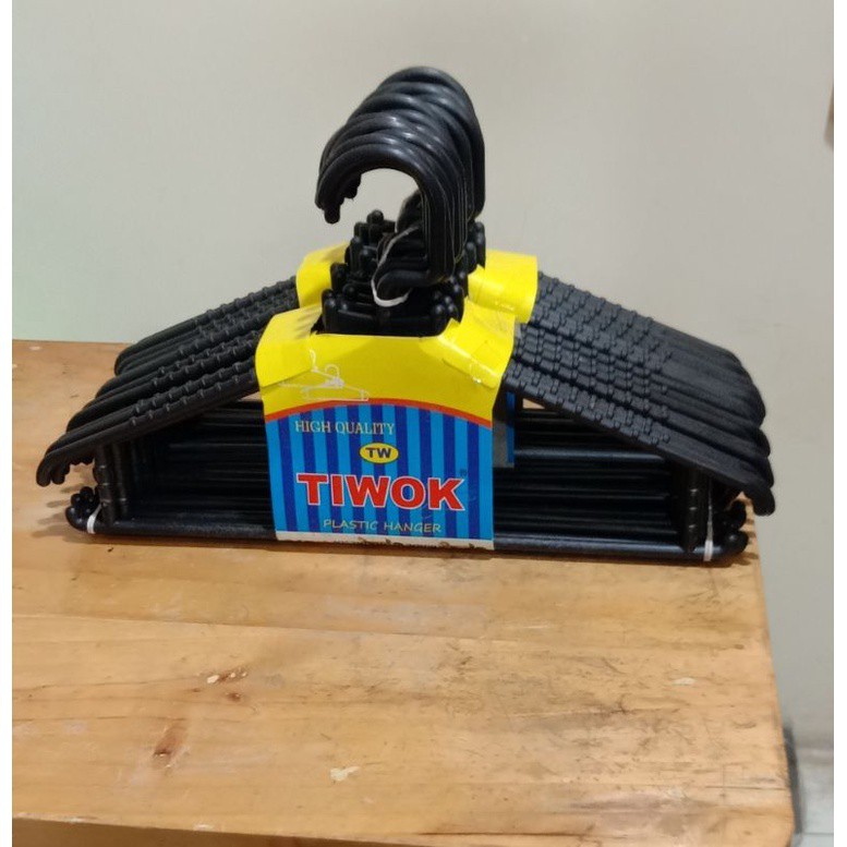 hanger plastik/gantungan baju plastik tiwok/ hanger gantung hitam