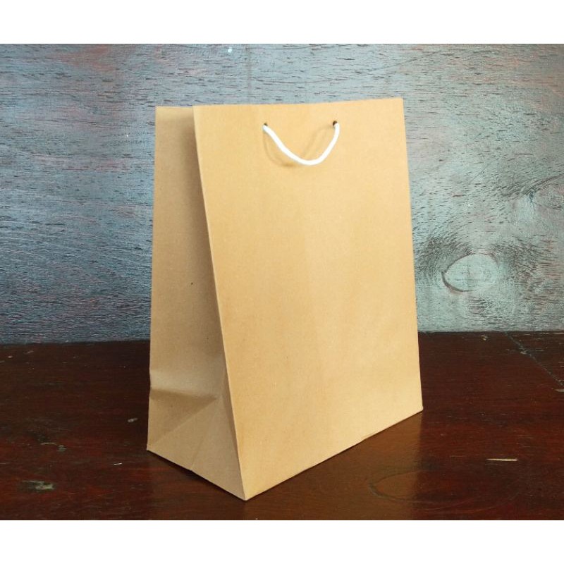

Tas Paper bag ukuran P20 x L10 x T30 tas kertas polos goodie bag souvenir murah