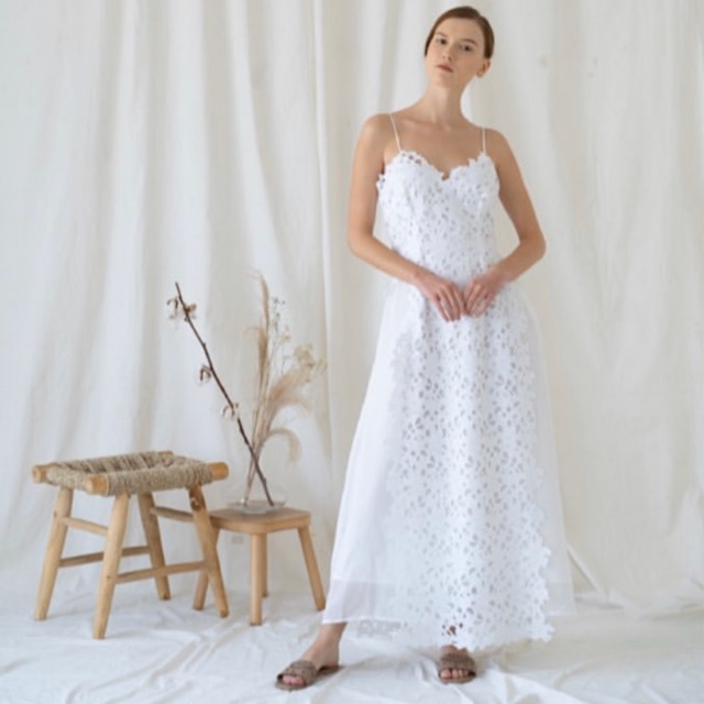 READY Sovi x Mmehuillet Intrigue Dress in Daisy White