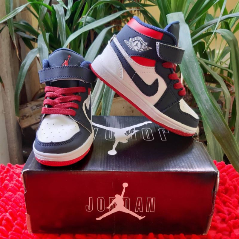 Sepatu Anak Laki dan Sepatu Sneakers Anak Perempuan Jordan Kids Sepatu Anak Laki Laki 10 Tahun Sepatu Anak Sneakers Laki Laki Perempuan Nike Jordan High Grade