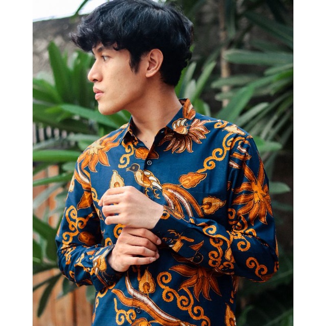 Batikbule Kemeja Batik Pria Lengan Panjang Motif Formal Hitam Orange &amp; Navy Gold LBL 1566