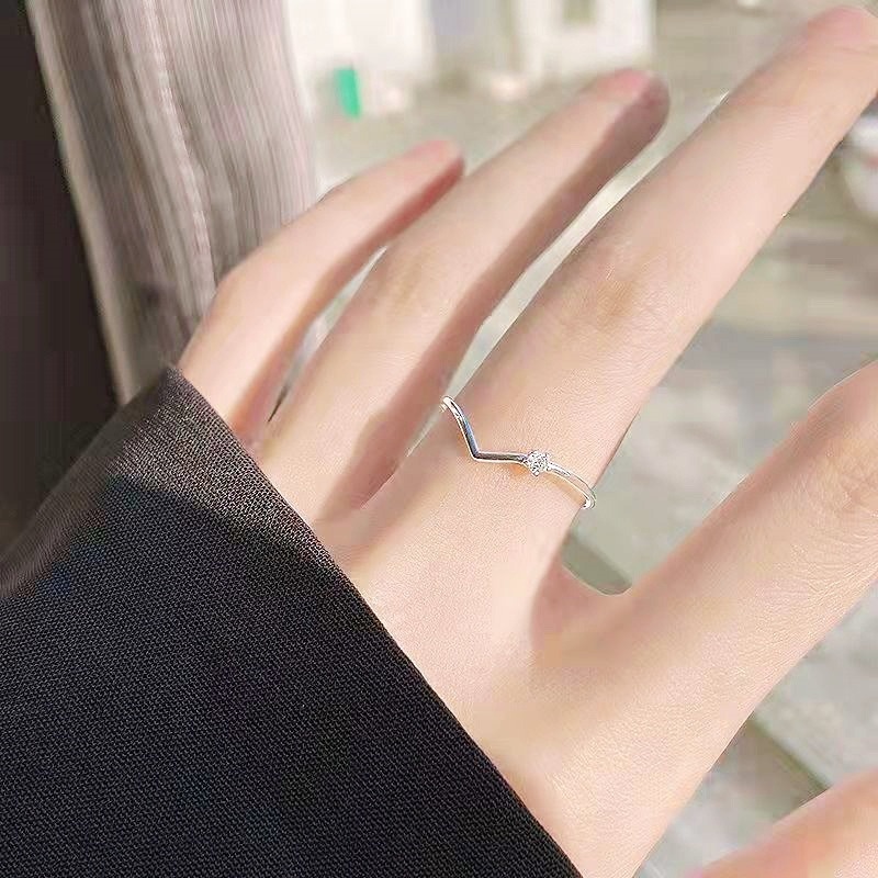 Cincin Bentuk V Hias Berlian Gaya Korea Untuk Wanita