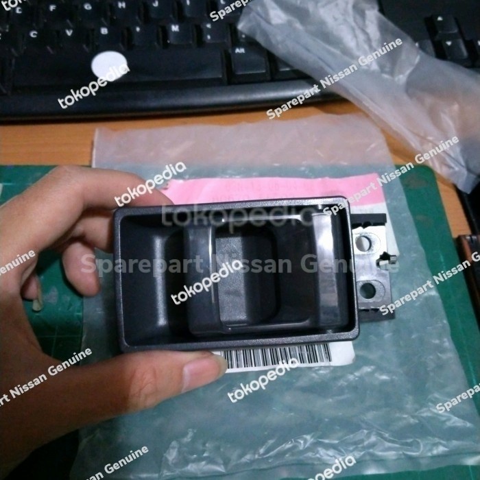 Terrano handel handle pintu door dalam original Nissan