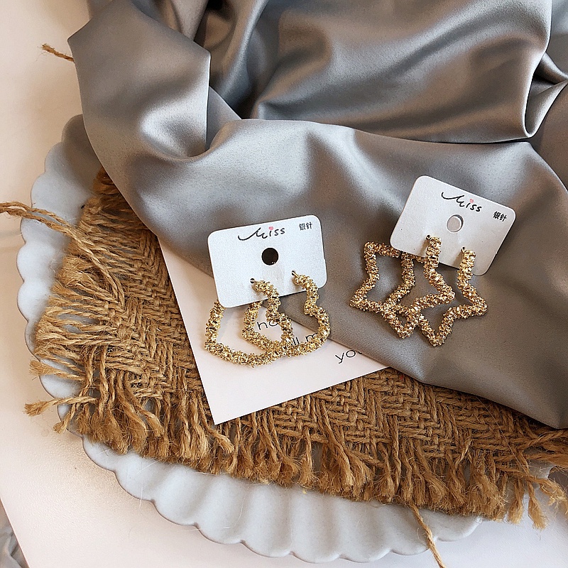 Anting Stud Bentuk Hati Warna Emas Bahan 925 Silver Gaya Retro Korea