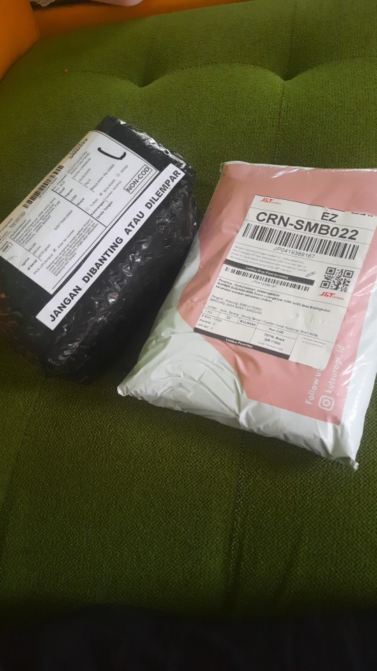 Sarung Bantal / Cushion Cover Kutsurogi Motif Aloha