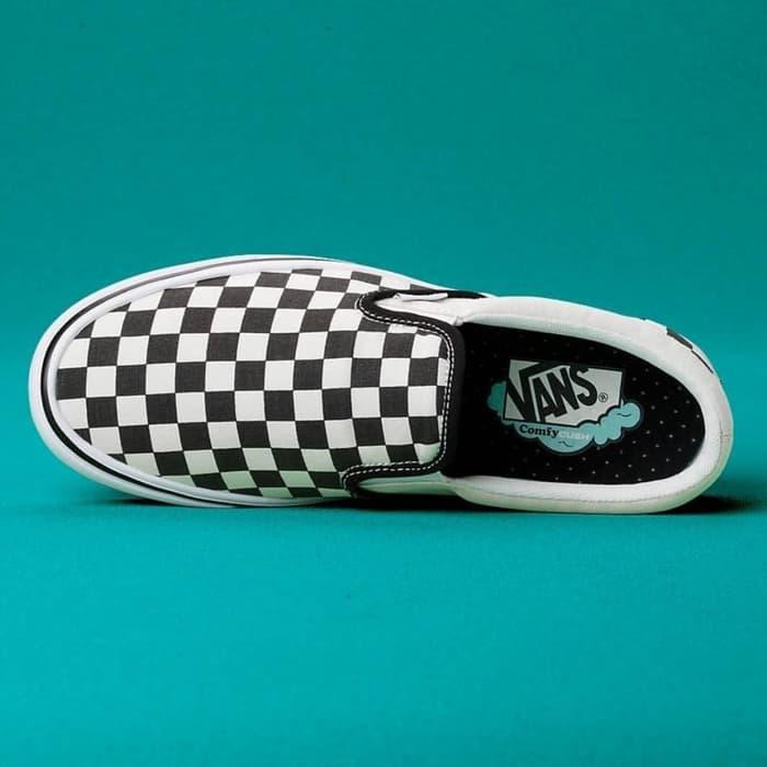 vans checkerboard slip on comfycush