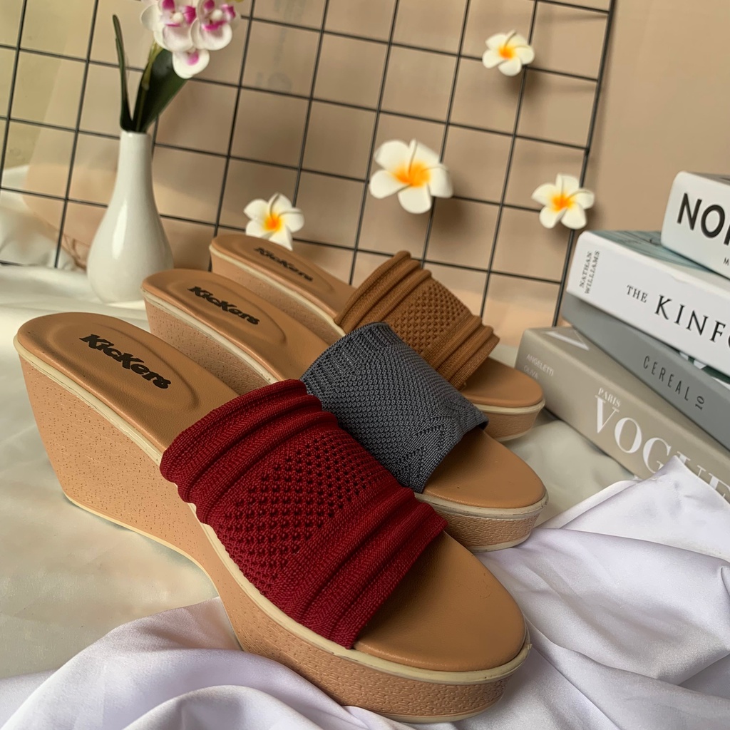 SENDAL WEDGES SLOP RAJUT CEWEK KOREA MODERN TERBARU TERLARIS Wedges Sandal Selop / Slop Casual Murah Sandal Wanita Kekinian 2022 // Sandal Wanita Tren Terbaru // Sandal Wedges Terbaru // Sandal Wanita Terbaru SALE PROMO GRATIS ONGKIR WEDGES SLOP RAJUT 2