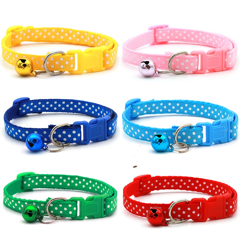 1pc Kalung Leher Anjing / Kucing Peliharaan Bahan Polyester Motif Print Telapak Kaki Dengan Lonceng