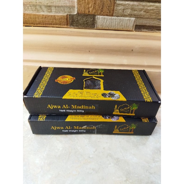 

Kurma Ajwa al madinah 500gr