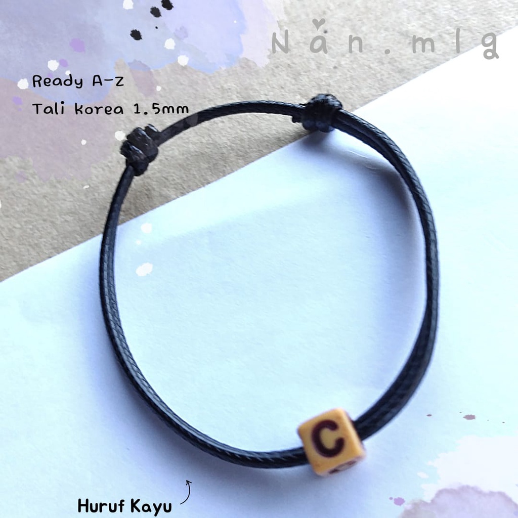 Gelang Inisial Huruf Hitam Kayu