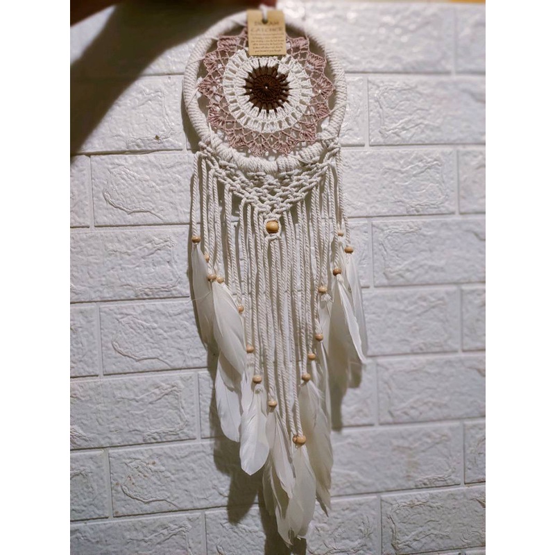 Dreamcatcher / rajut / macrame / 12cm / hiasan dinding / gantungan mobil / penangkap mimpi / bulu