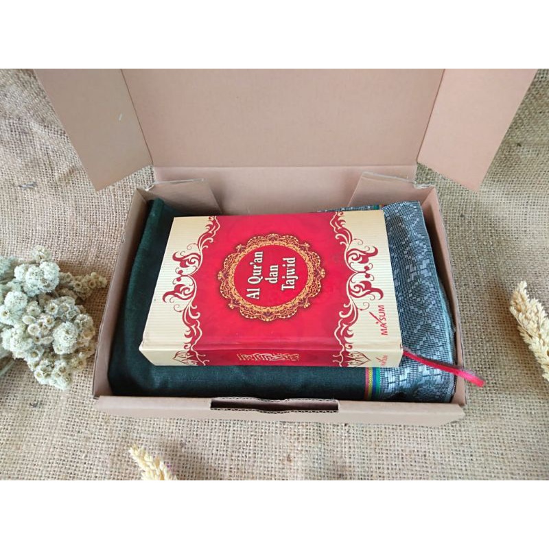 Kado Untuk Guru / Kenang - Kenangan Sajadah / Kado Bapak / Kado Ibu / Kado Sahabat by Paket Kado Aja