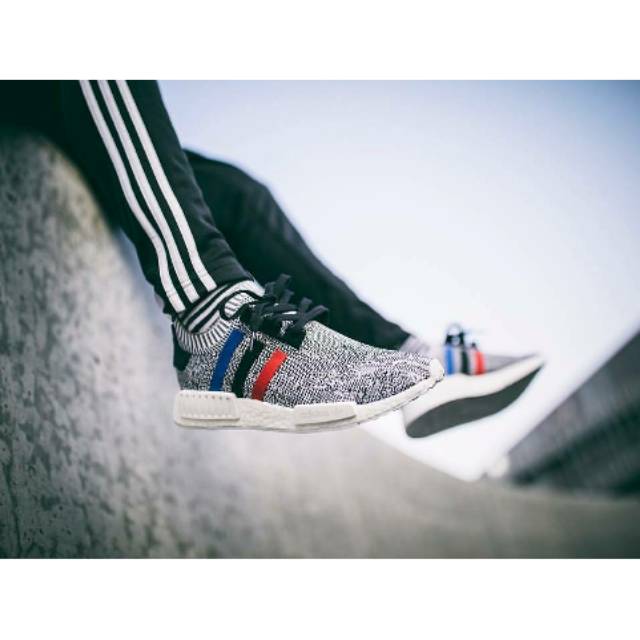 Sepatu Adidas NMD R1 PK TRICOLOR Grey Sneakers pria terbaru sports running sneakers