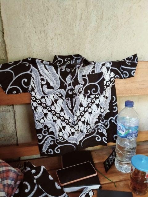 Batik Couple Keluarga Maura Couple Keluarga Sania Ruffle Ori Ndoro Jowi Dnt Motif Ulir Putih