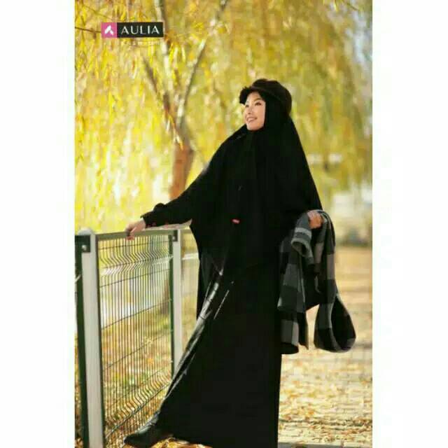 Aulia Fathiya Set gamis hitam jet black