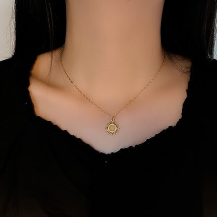 Versi Korea Dari Liontin Bunga Matahari Baru Titanium Steel Kalung Emas