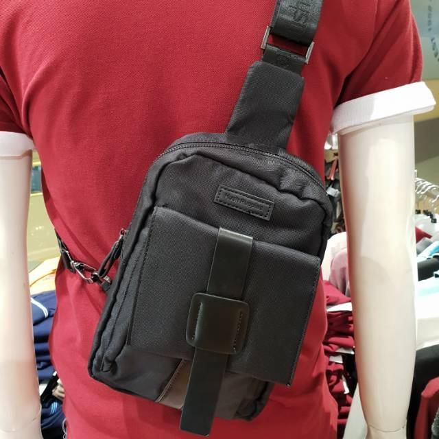 COUNTER NEW ARRIVAL TAS BODYBAG HUSH PUPPIES PRIA ORIGINAL THP15 HITAM/ARMY