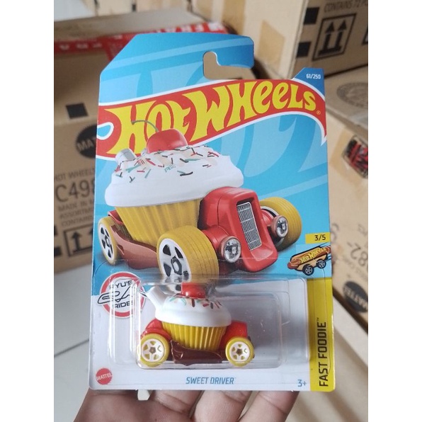 hotwheels SWEET DRIVER HW FAST FOODIE bentuk kue unik dan lucu