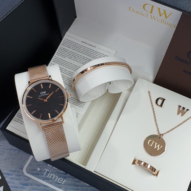 Jam tangan dw paket lengkap Free kalung anting cincin gelang