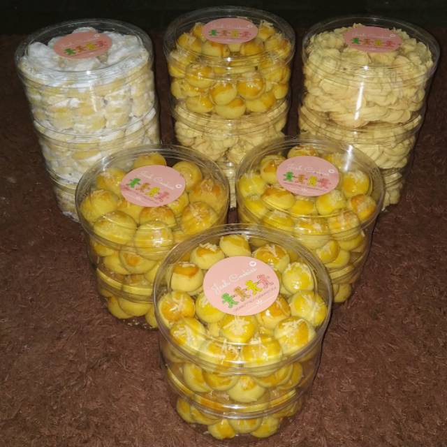 

Kue Kering / Nastar / Kastengel / Putri Salju / Semprit / Sagu keju / Kue kacang