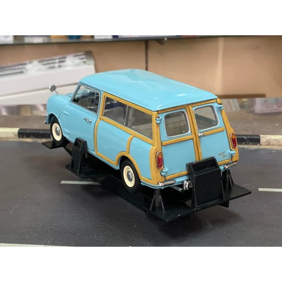 Kyosho 1/18 Austin Mini Countryman Light Blue